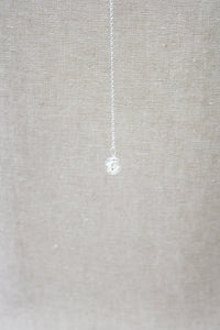 Rückenkette Boho Brautschmuck mit echten Blumen und Glasperlen Silber rosé